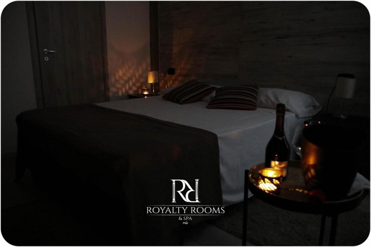 Royalty Rooms & Spa Napoli Esterno foto