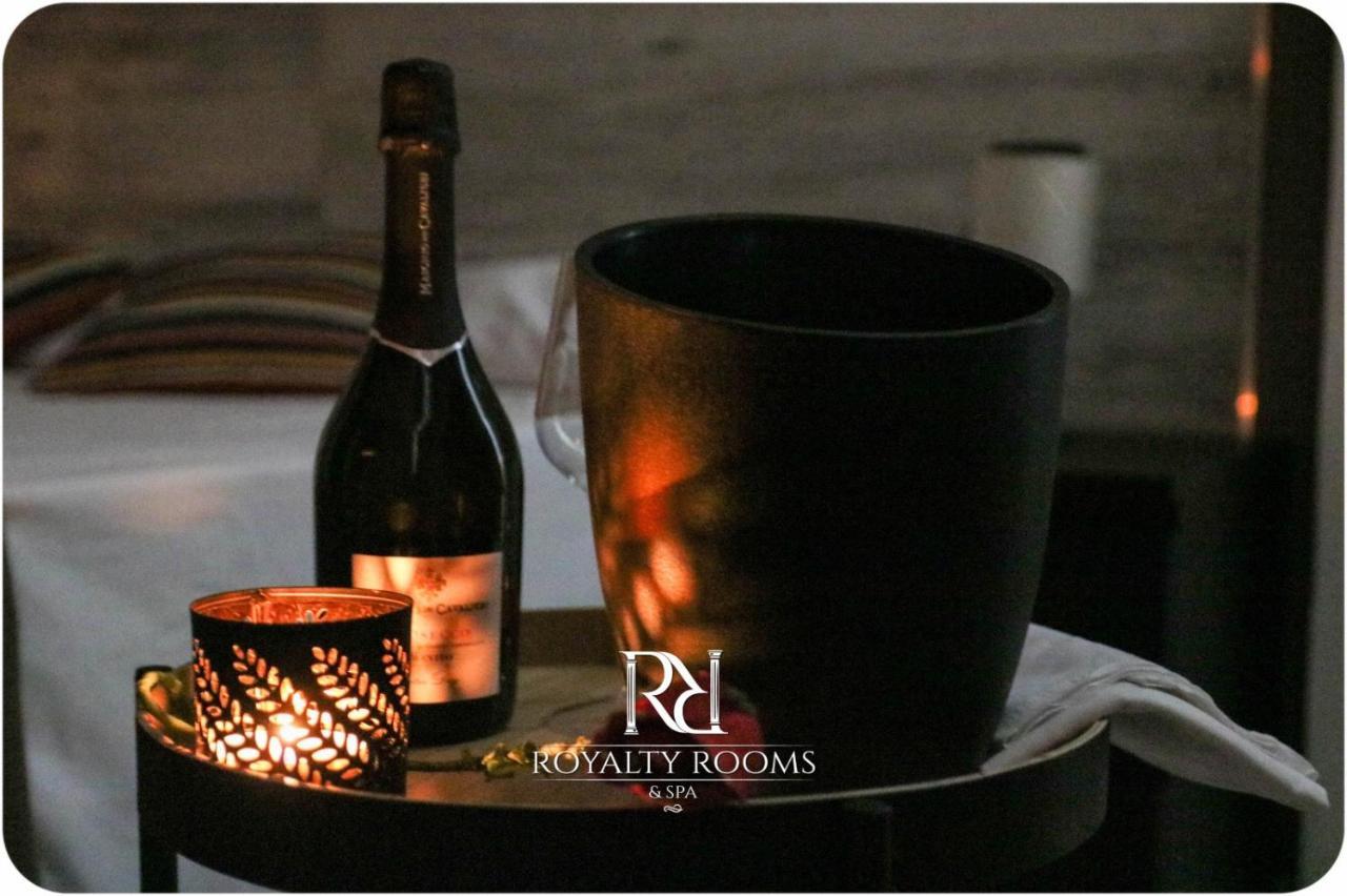 Royalty Rooms & Spa Napoli Esterno foto