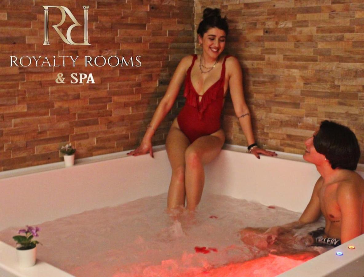 Royalty Rooms & Spa Napoli Esterno foto