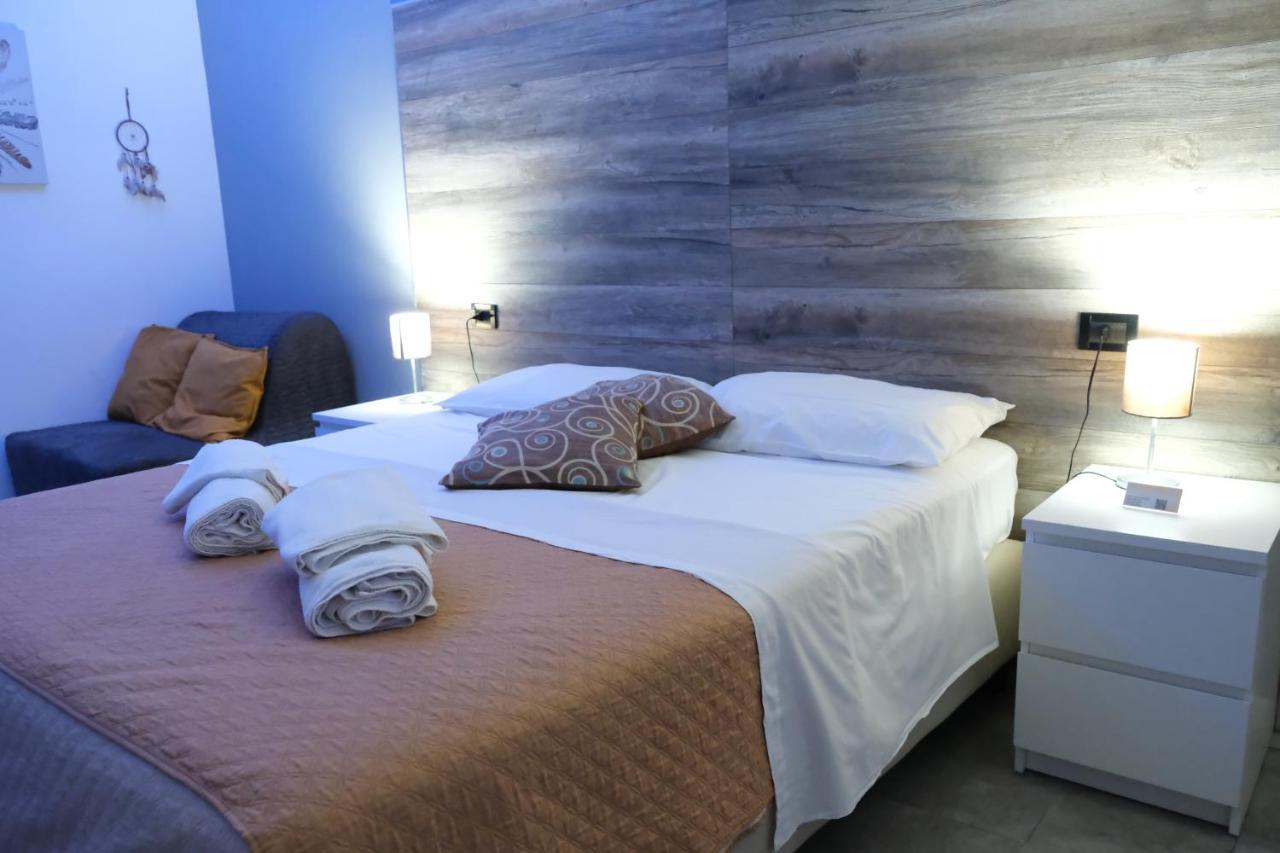 Royalty Rooms & Spa Napoli Esterno foto