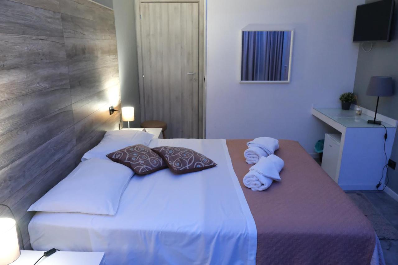 Royalty Rooms & Spa Napoli Esterno foto