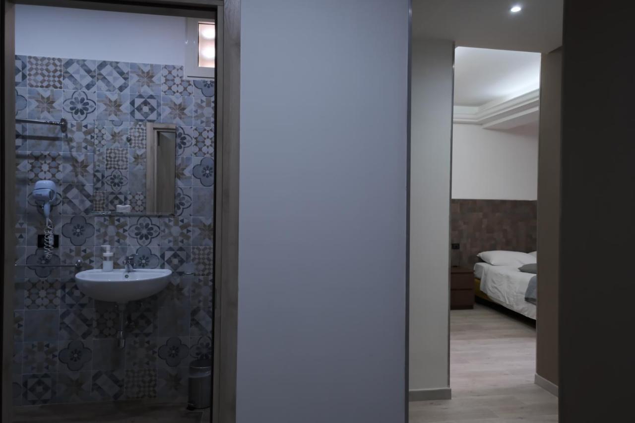 Royalty Rooms & Spa Napoli Esterno foto