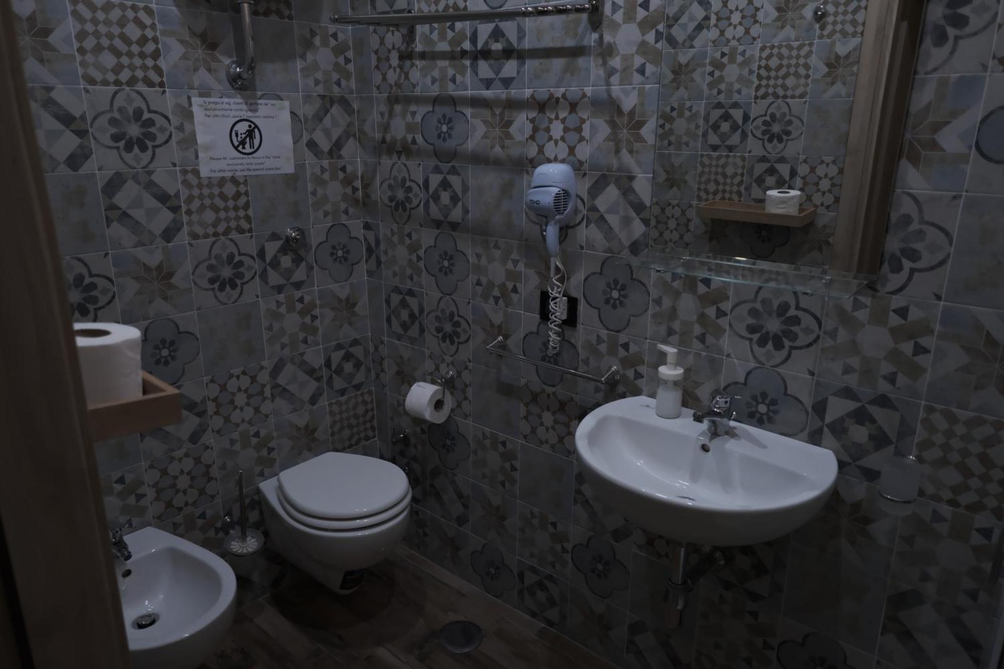 Royalty Rooms & Spa Napoli Esterno foto