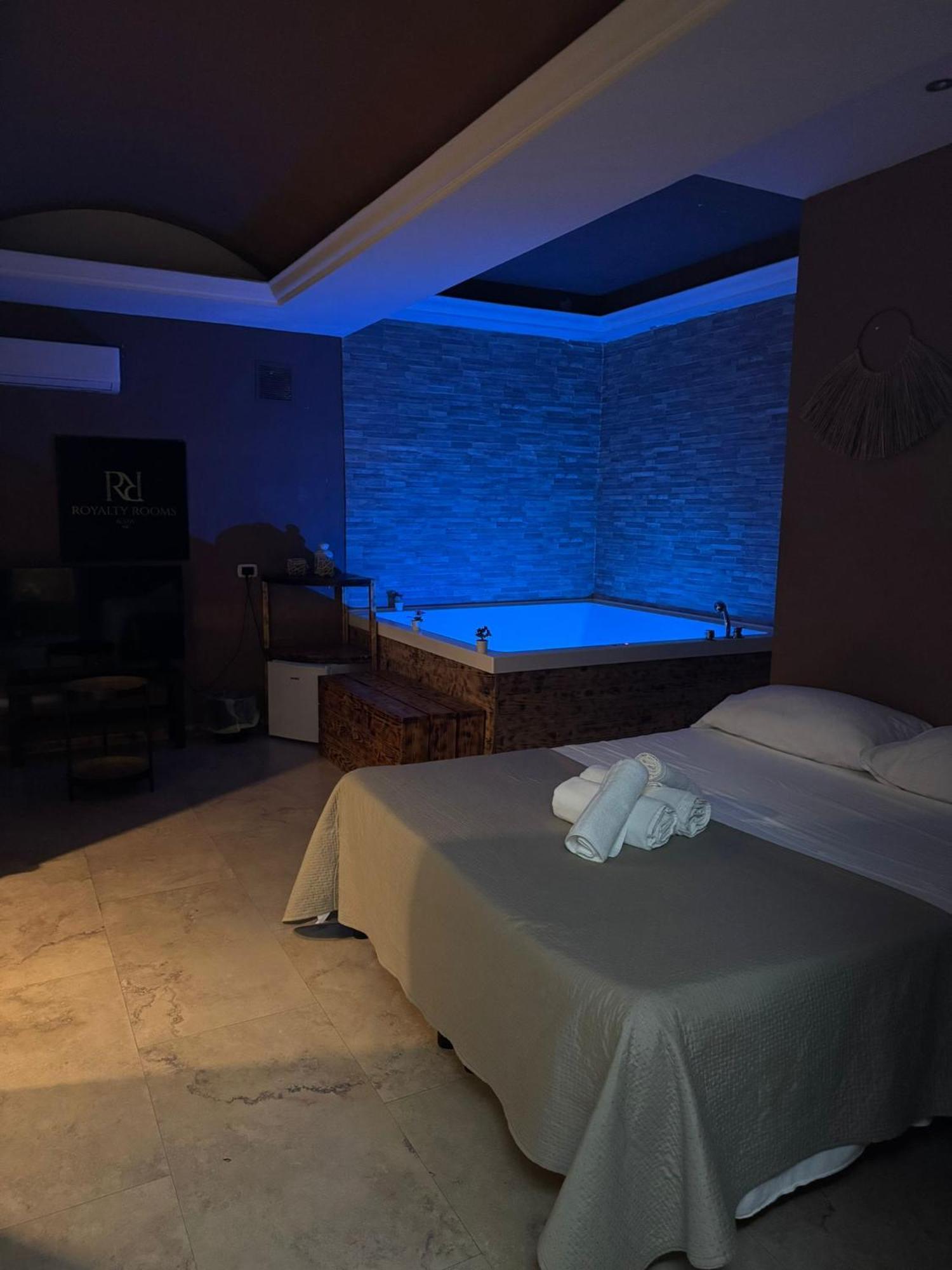 Royalty Rooms & Spa Napoli Esterno foto