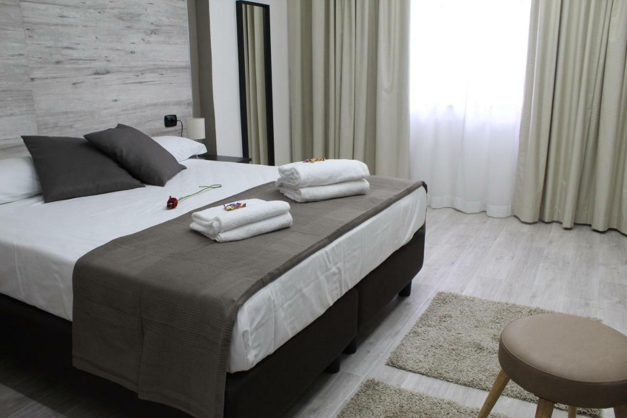Royalty Rooms & Spa Napoli Esterno foto