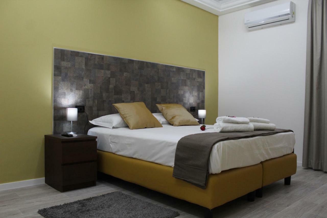 Royalty Rooms & Spa Napoli Esterno foto