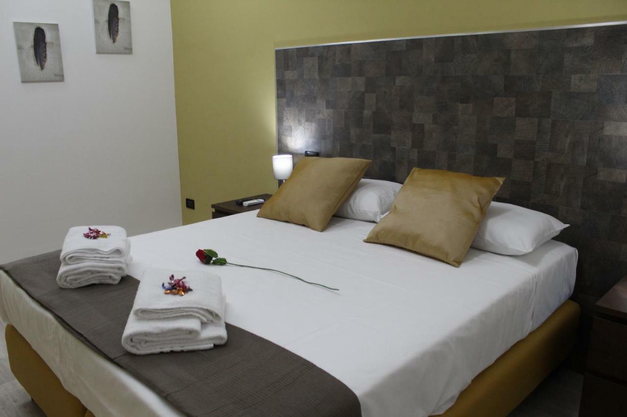 Royalty Rooms & Spa Napoli Esterno foto