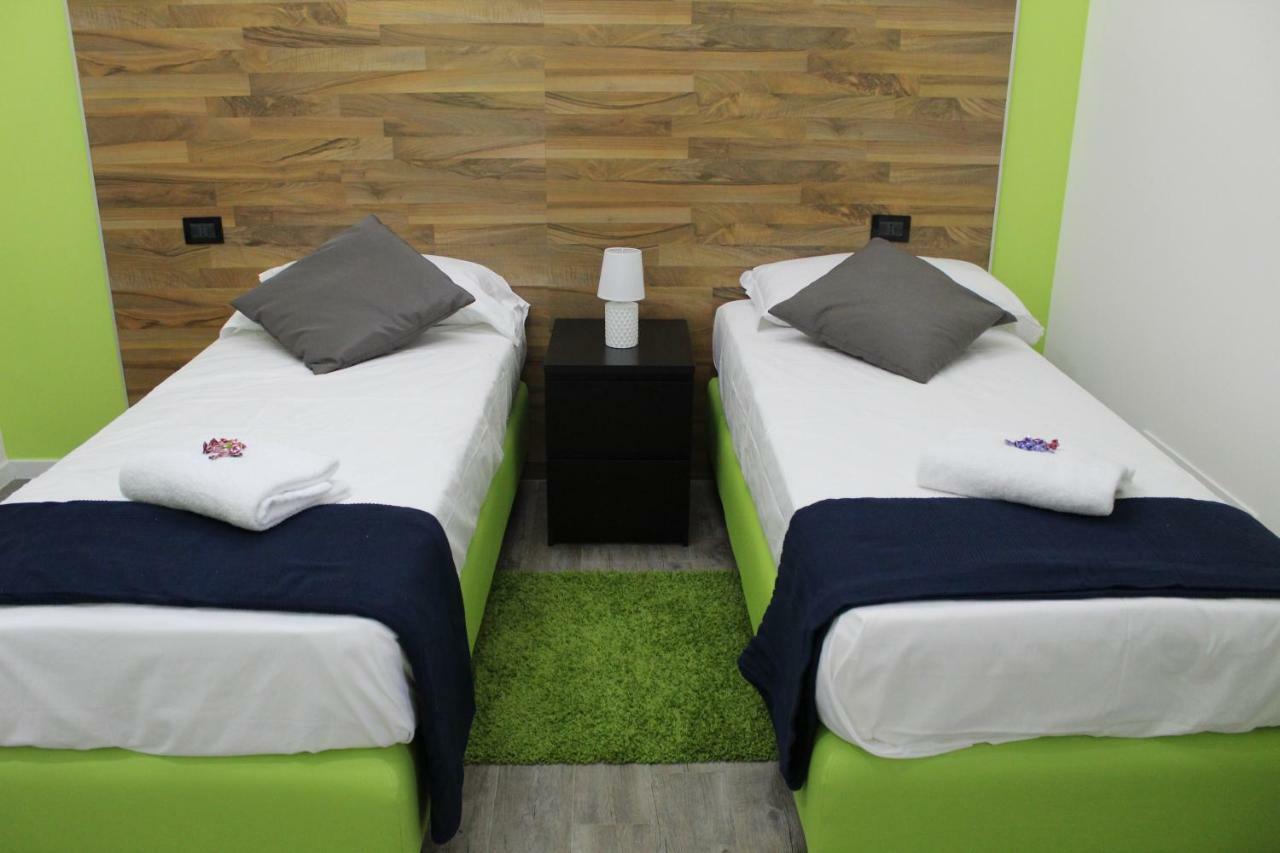 Royalty Rooms & Spa Napoli Esterno foto